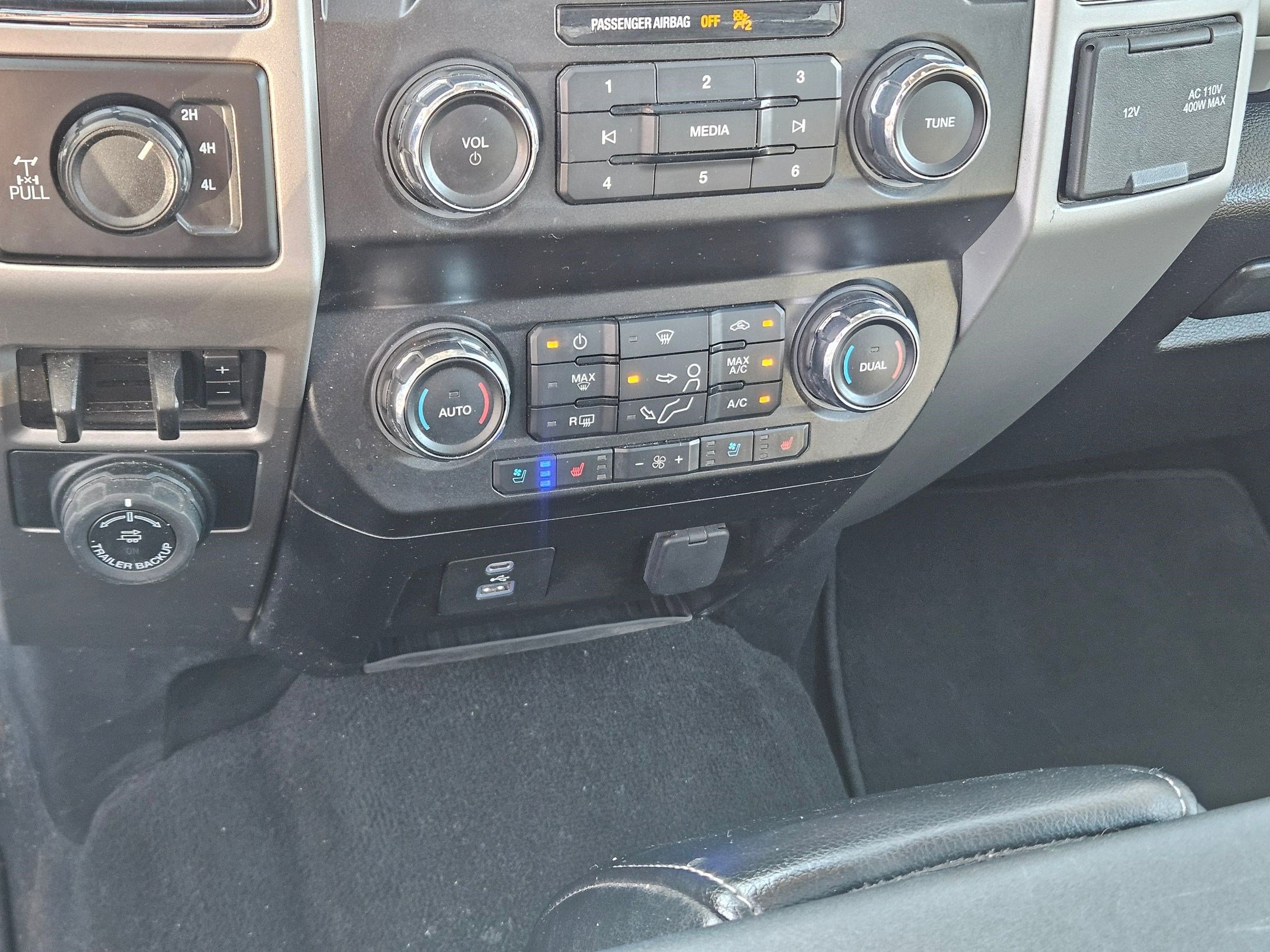 Used 2021 Ford F350 Lariat w/ Lariat Ultimate Package AWD/4WD image 28