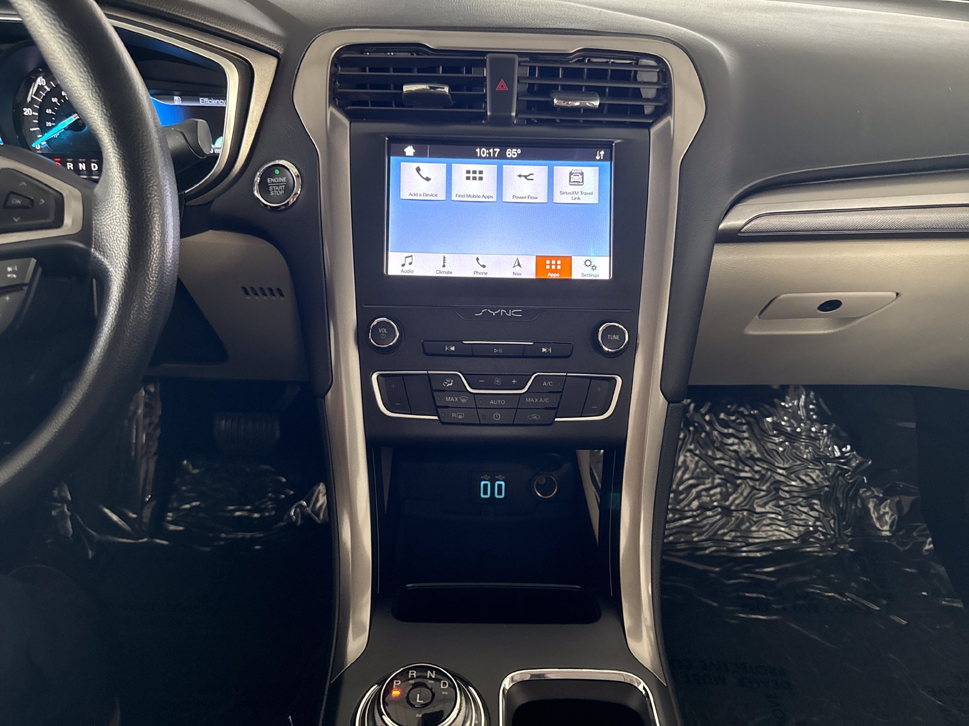 Used 2019 Ford Fusion SE FWD image 12