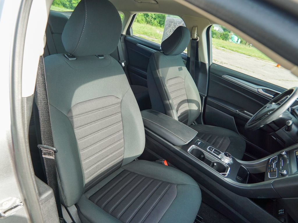 Used 2020 Ford Fusion SE FWD image 24