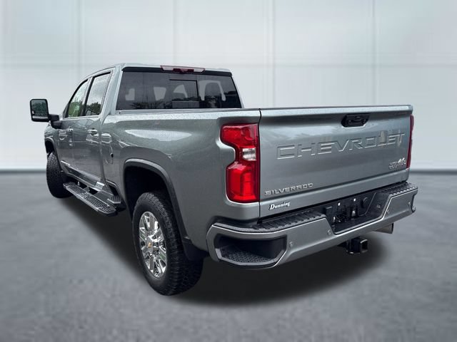 Used 2024 Chevrolet Silverado 2500 High Country w/ Technology Package AWD/4WD image 2