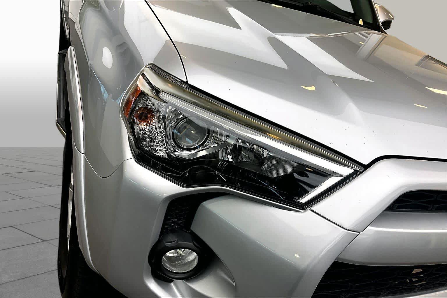 Used 2019 Toyota 4Runner SR5 Premium RWD image 26