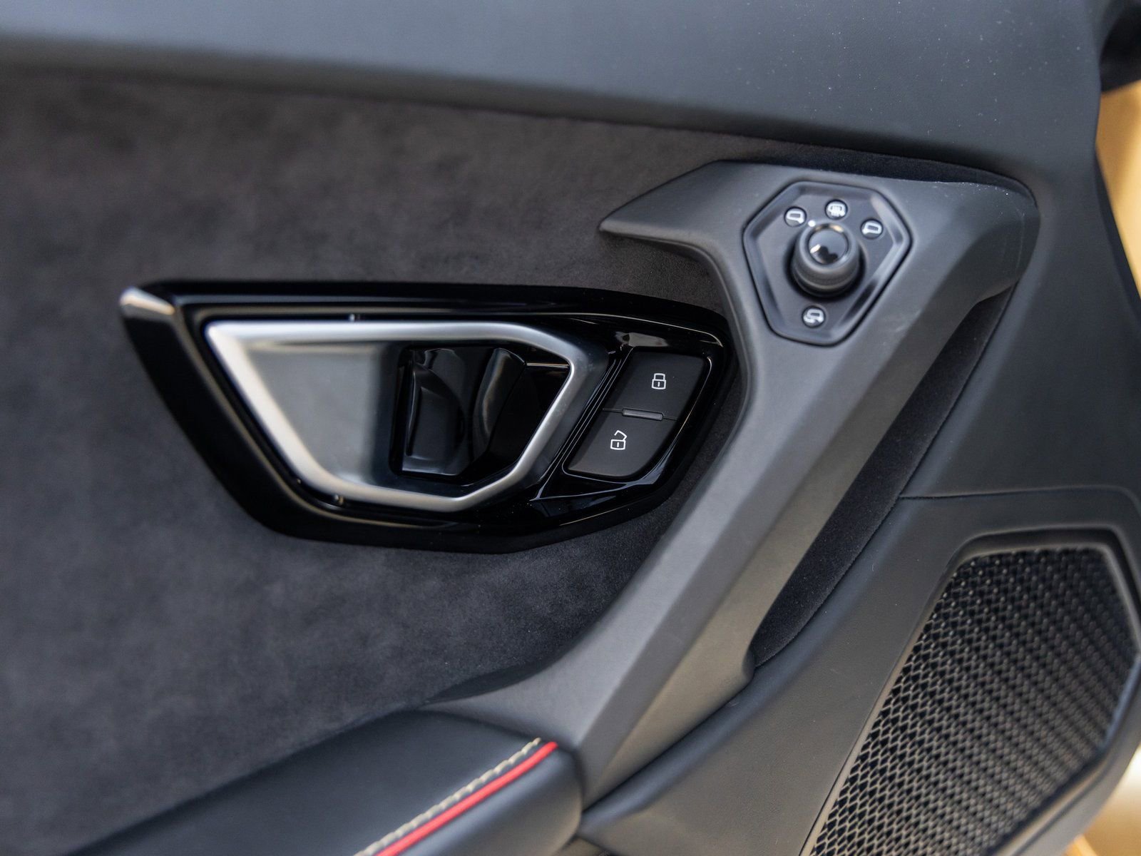 Used 2020 Lamborghini Huracan EVO image 27