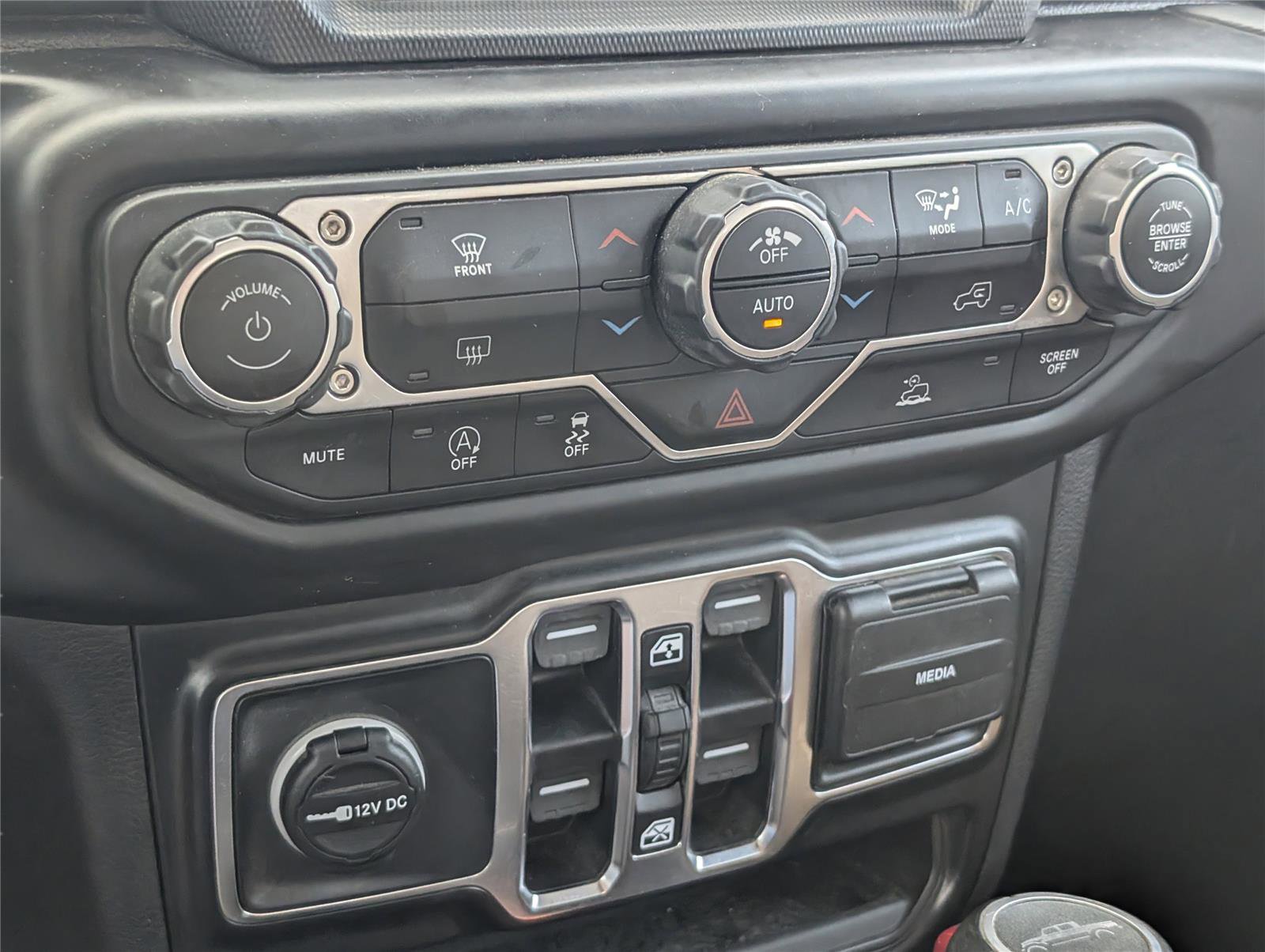 Used 2021 Jeep Gladiator Overland w/ Popular Equipment Package AWD/4WD image 17