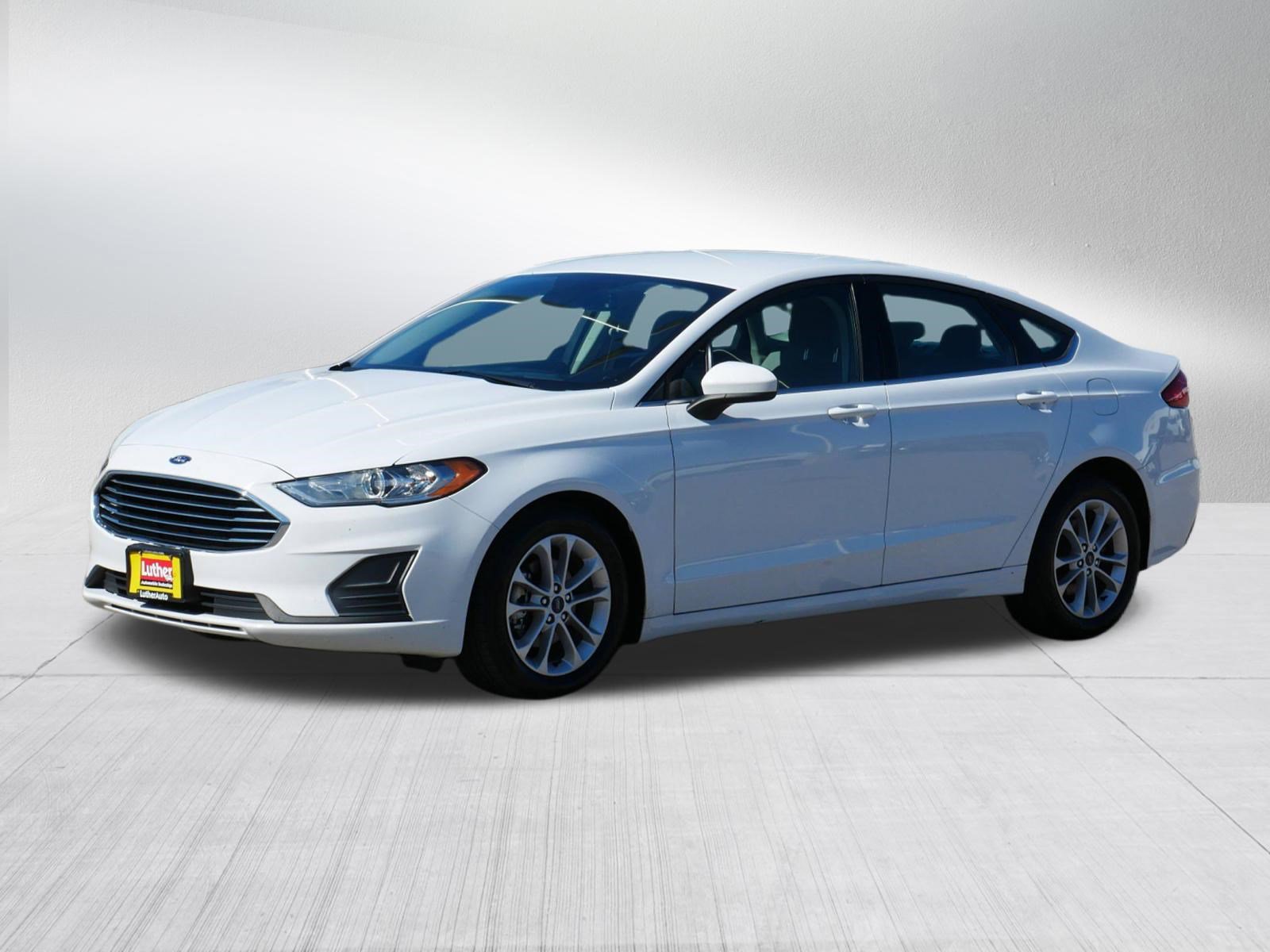 Used 2020 Ford Fusion SE image 3