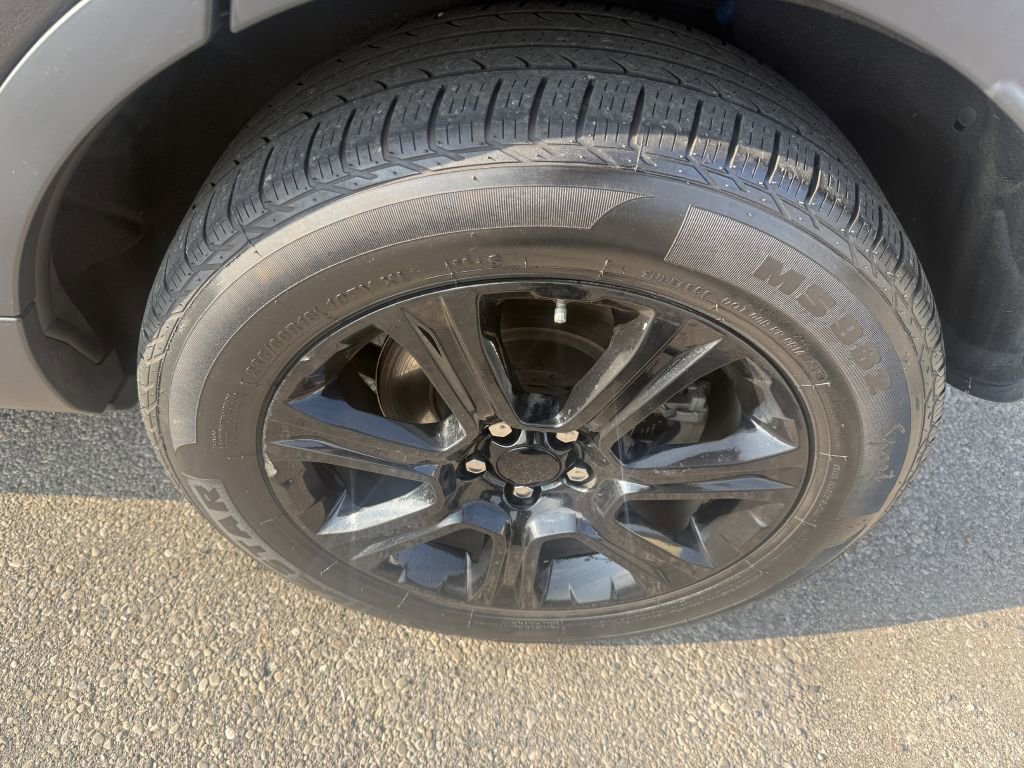 Used 2019 Land Rover Range Rover Evoque SE Premium image 21