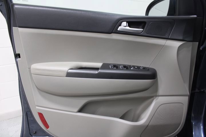 Used 2020 Kia Sportage LX image 15