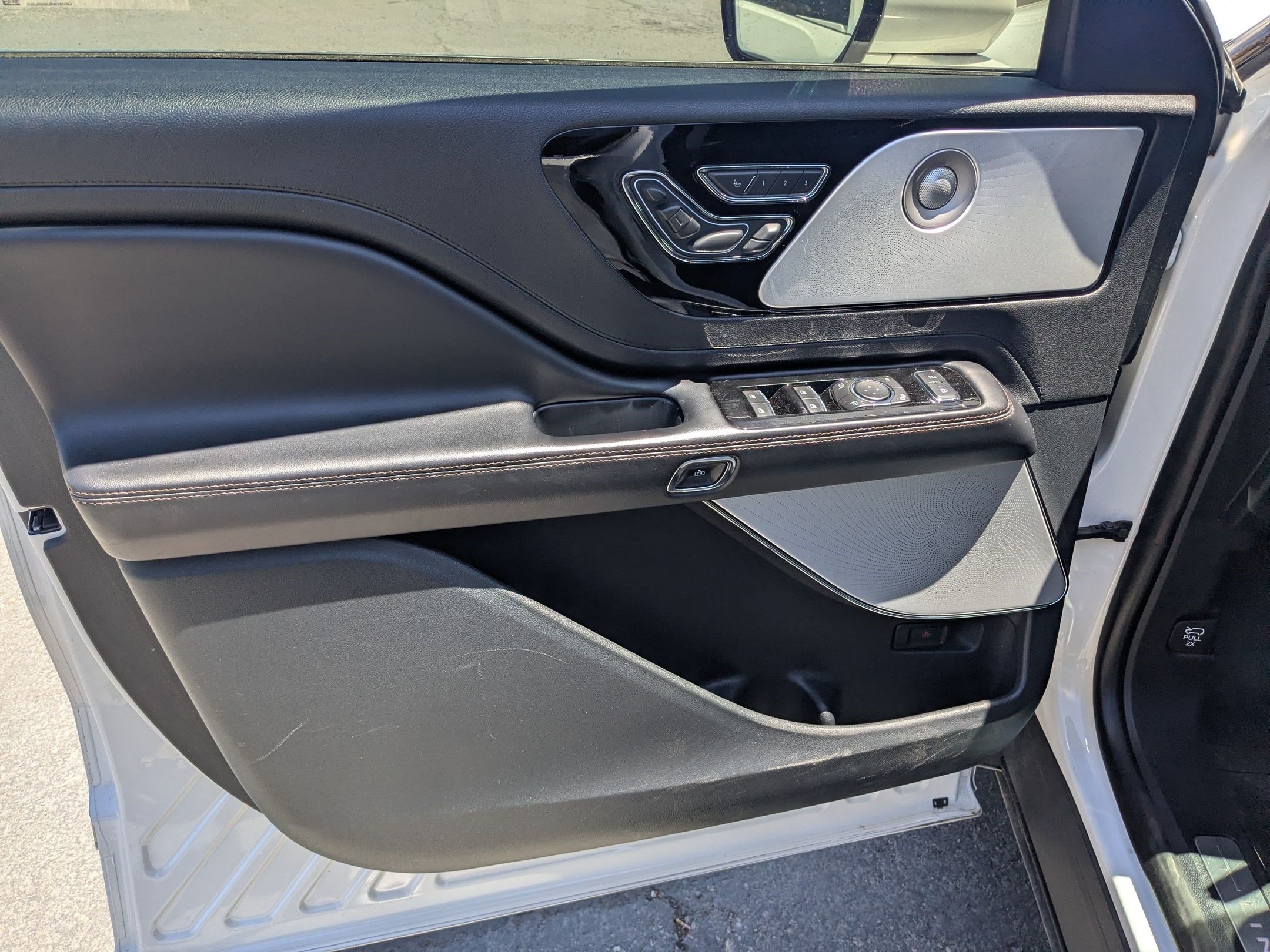 Used 2021 Lincoln Aviator Reserve AWD/4WD image 15