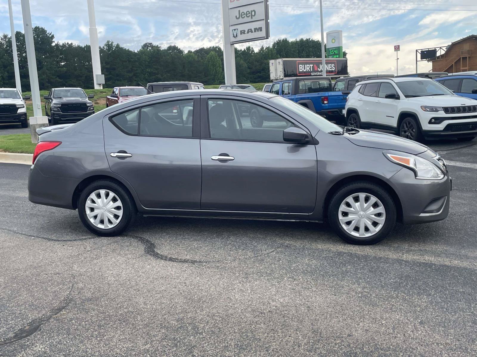 Used 2018 Nissan Versa SV FWD image 2