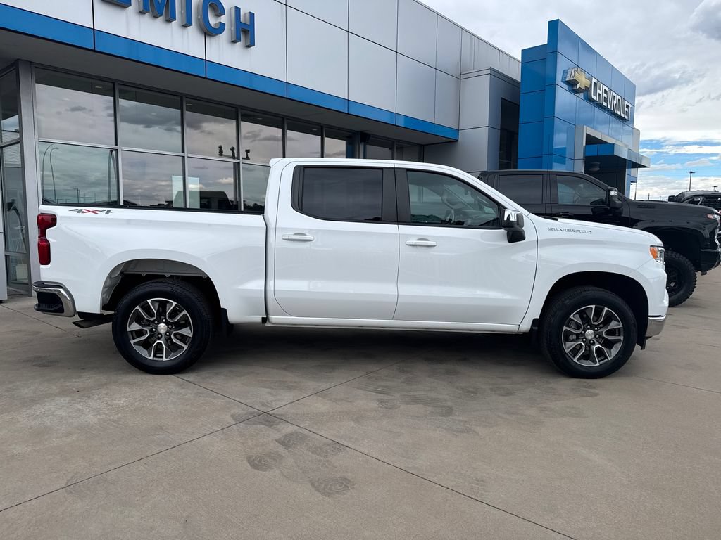 Used 2024 Chevrolet Silverado 1500 LT AWD/4WD image 6