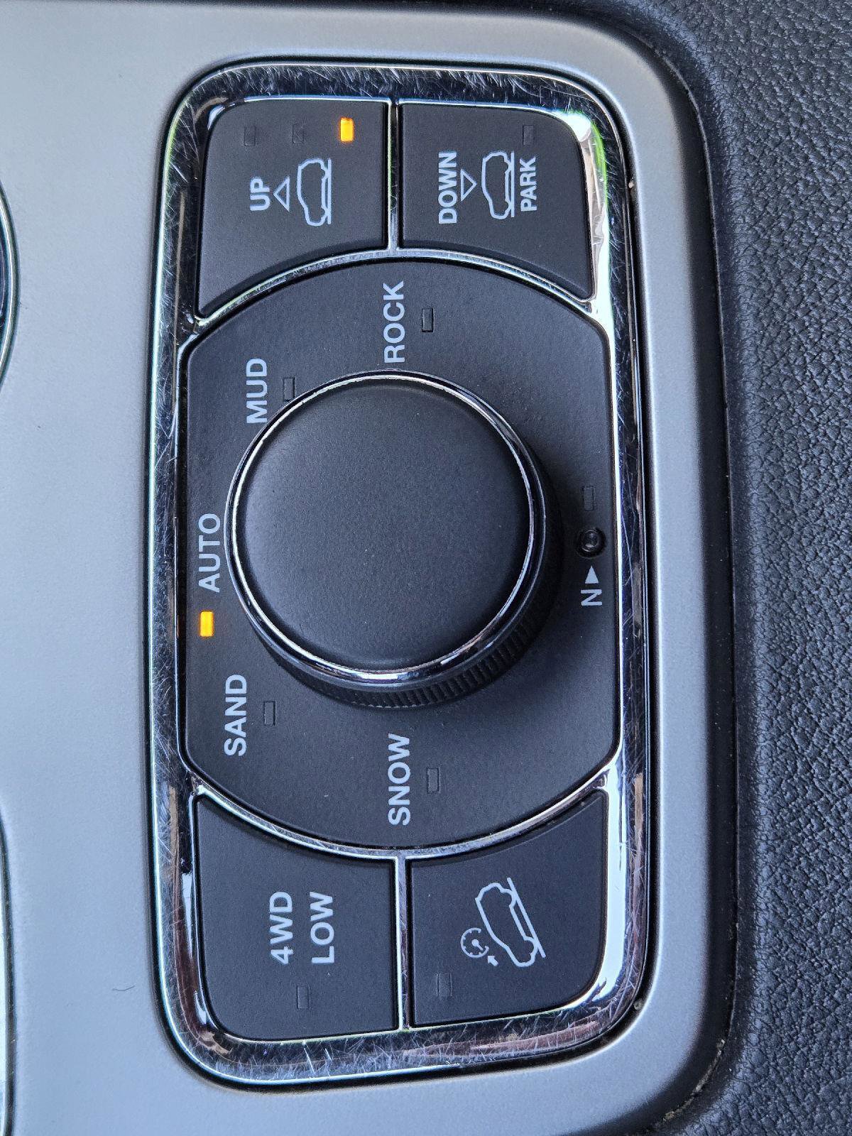 Used 2018 Jeep Grand Cherokee Overland image 25