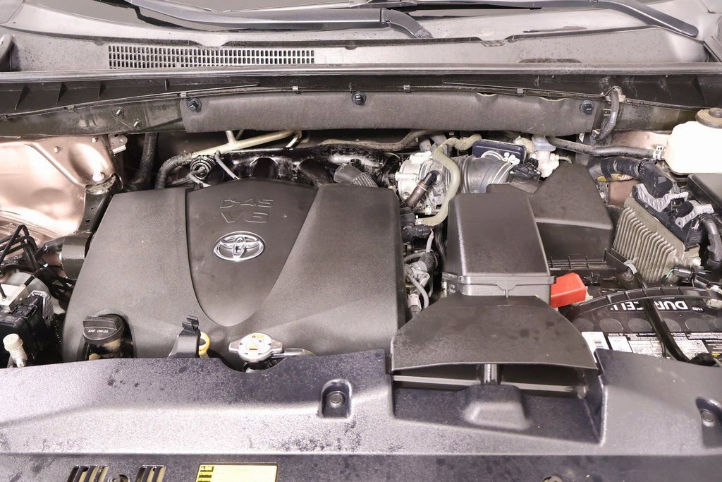 Used 2019 Toyota Highlander XLE image 19