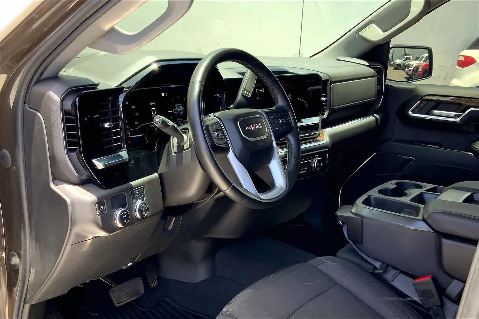 Used 2023 GMC Sierra 1500 Elevation RWD image 3