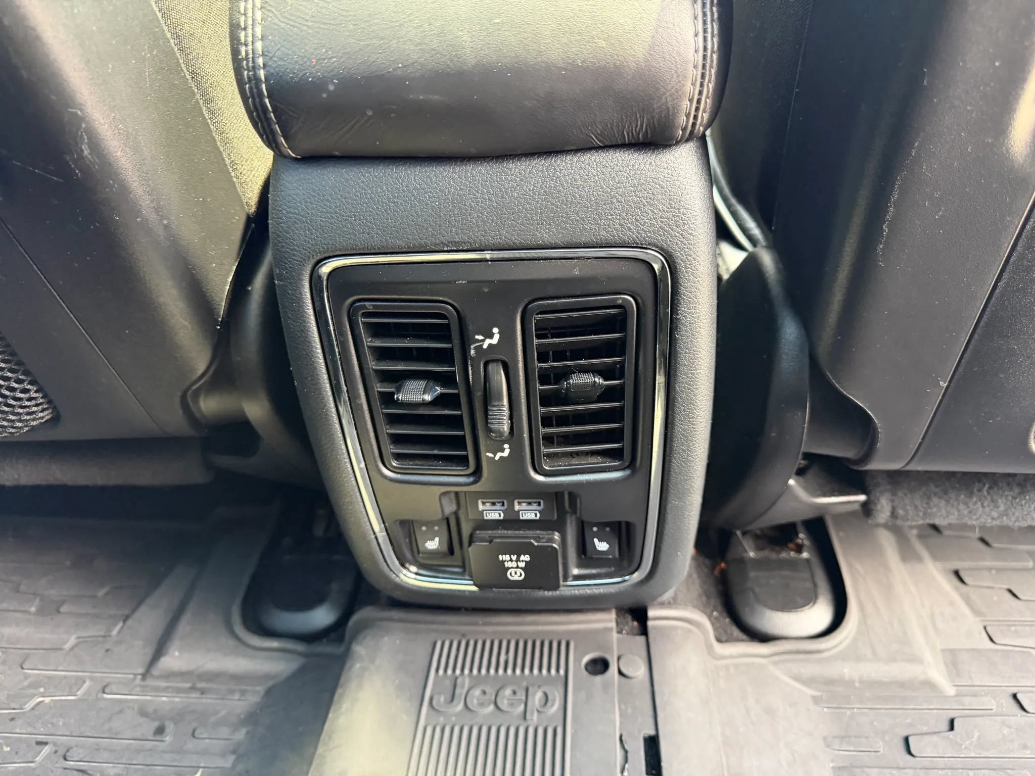 Used 2020 Jeep Grand Cherokee Overland AWD/4WD image 26