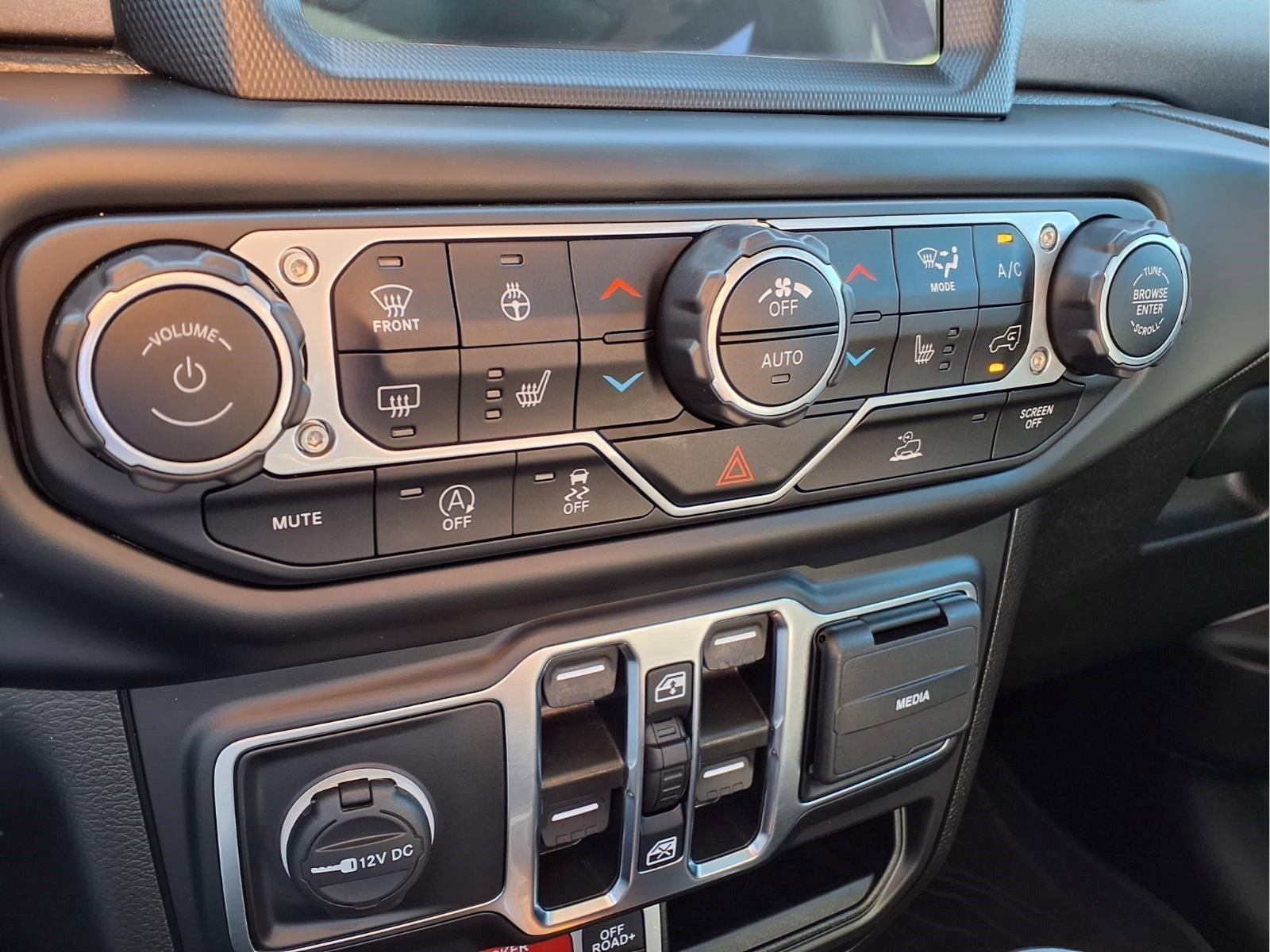 Used 2022 Jeep Gladiator Mojave w/ LED Lighting Group image 19