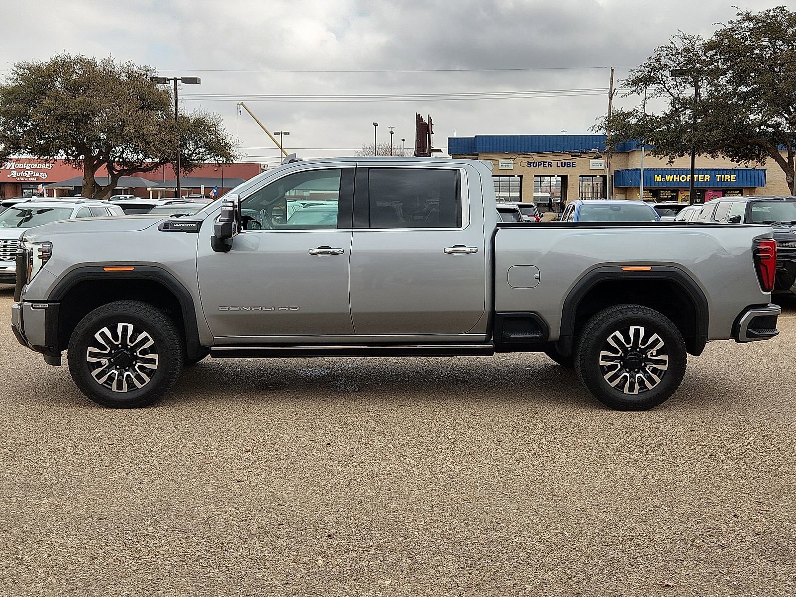 Used 2025 GMC Sierra 2500 Denali Ultimate image 2