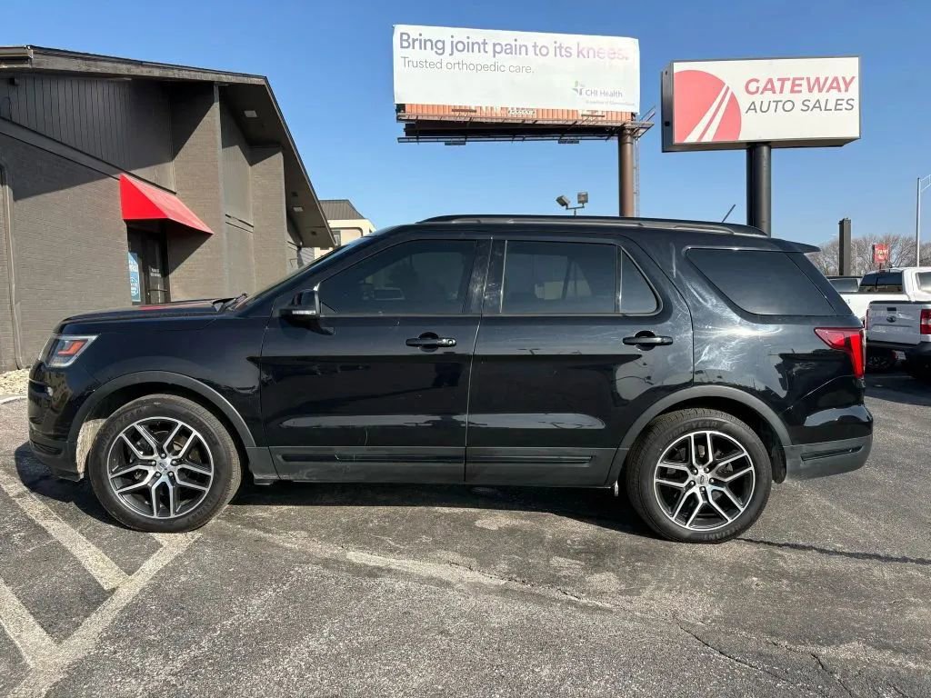 Used 2019 Ford Explorer Sport w/ Equipment Group 401A AWD/4WD image 2