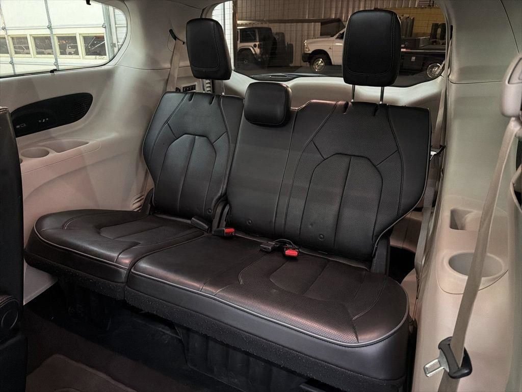 Used 2020 Chrysler Pacifica Limited FWD image 24