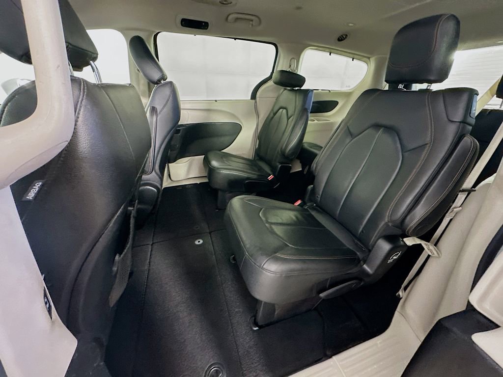 Certified 2019 Chrysler Pacifica Touring-L image 30