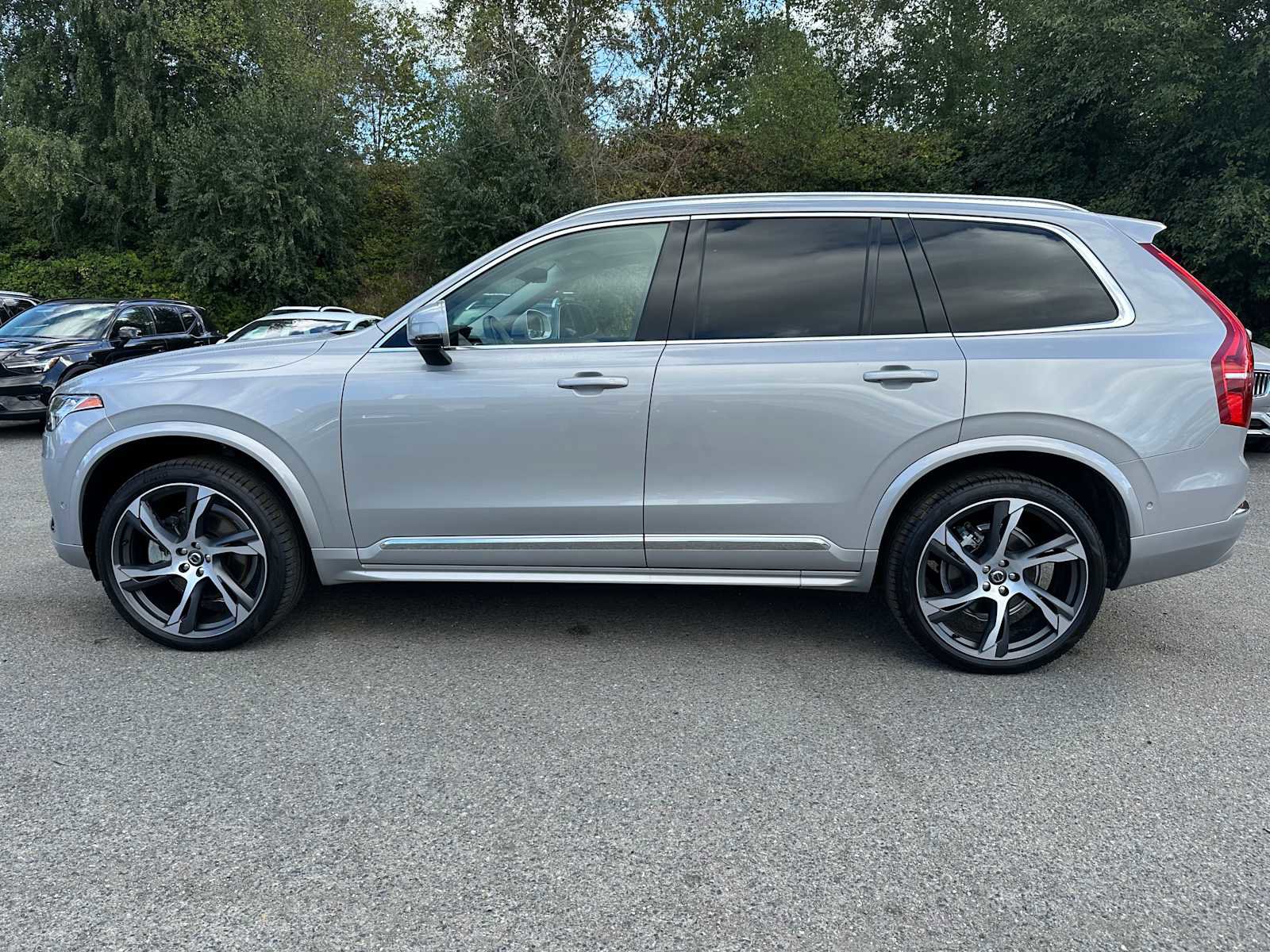 Used 2025 Volvo XC90 B6 Ultra w/ Lounge Package image 4