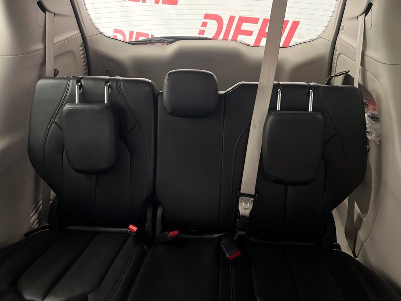 Used 2019 Chrysler Pacifica Touring-L Plus FWD image 16