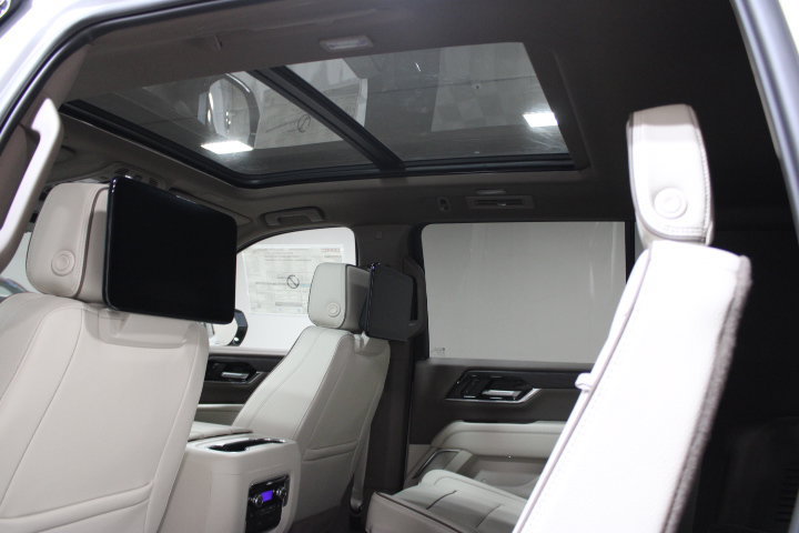 New 2026 GMC Yukon XL Denali w/ Denali Reserve Package AWD/4WD image 4