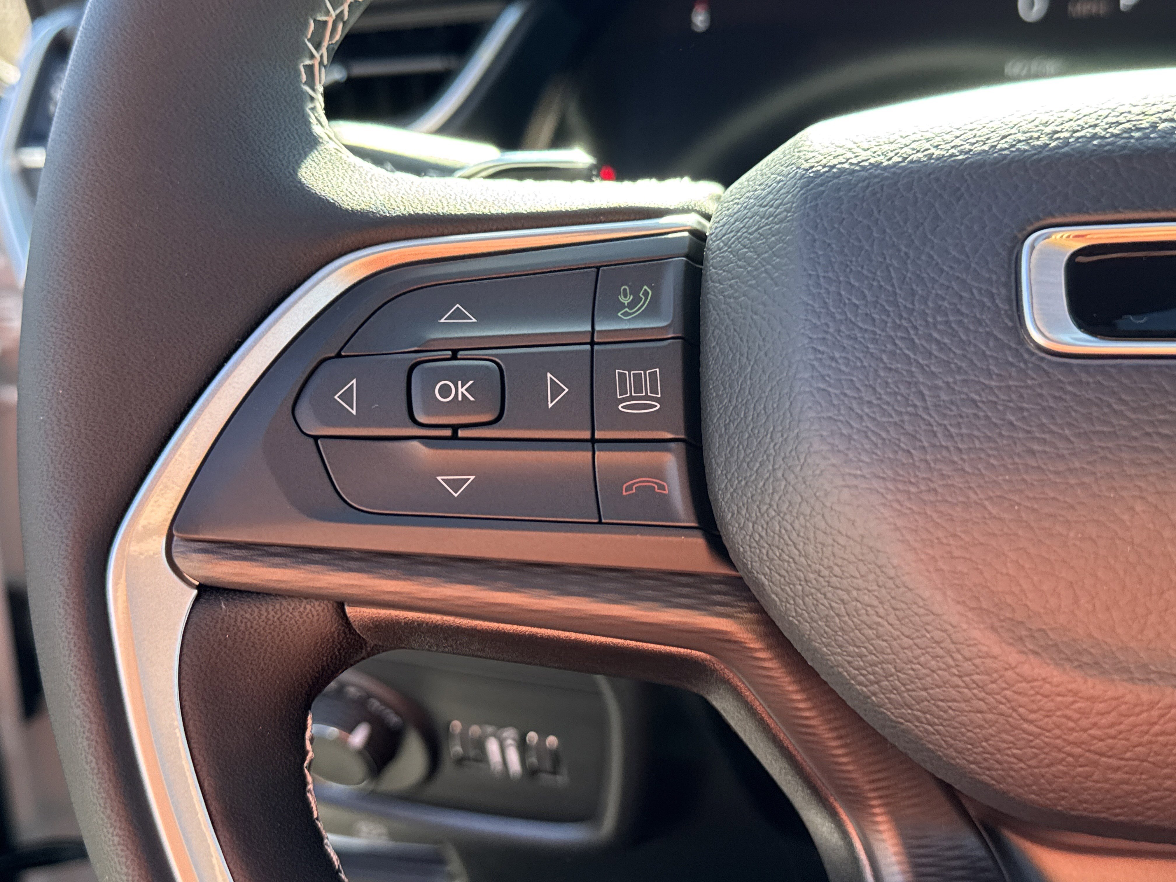 New 2025 Jeep Grand Cherokee Altitude image 29