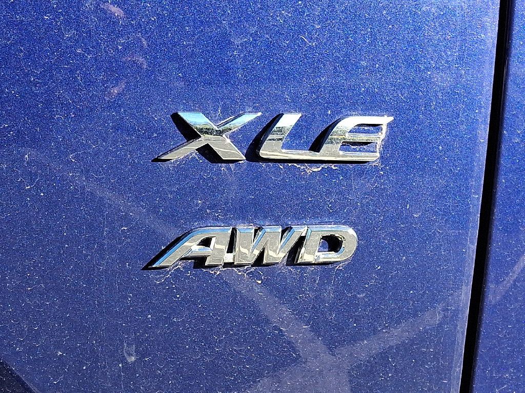 Used 2024 Toyota Corolla Cross XLE w/ Convenience Package AWD/4WD image 10