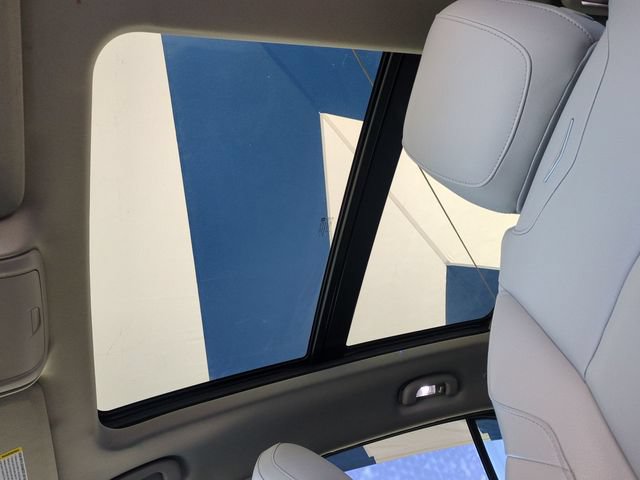Used 2021 Cadillac XT4 Luxury w/ Cold Weather Package FWD image 20