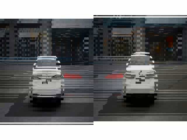 New 2026 BMW i5 eDrive40 AWD/4WD image 5