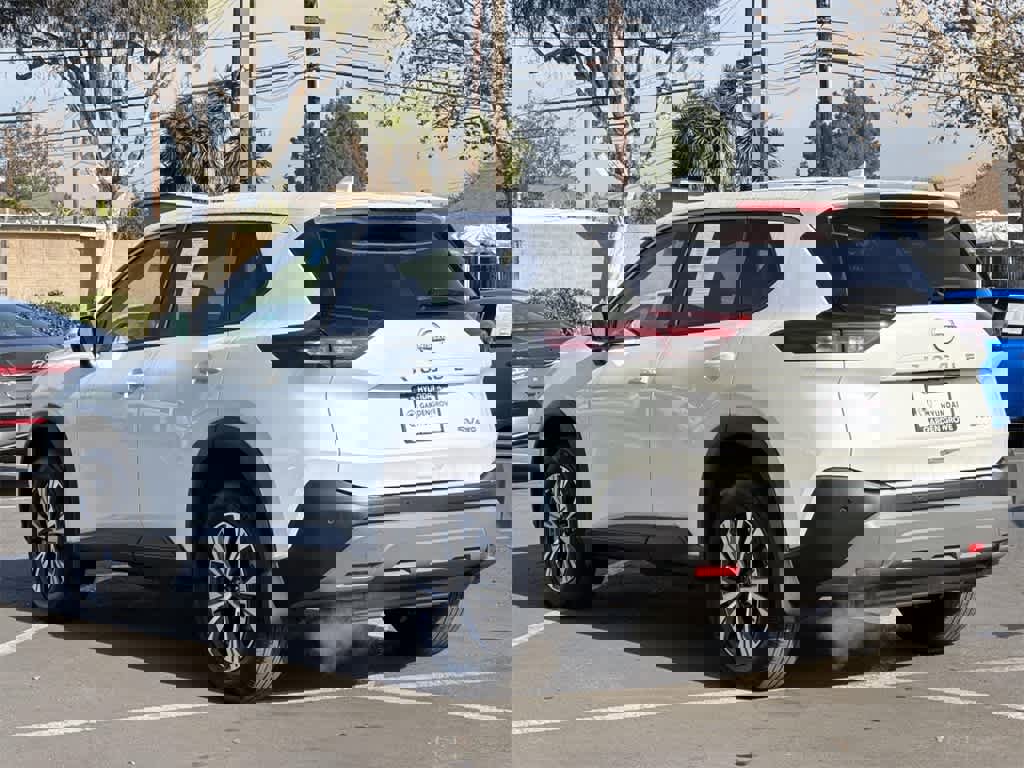 Used 2023 Nissan Rogue SV image 6