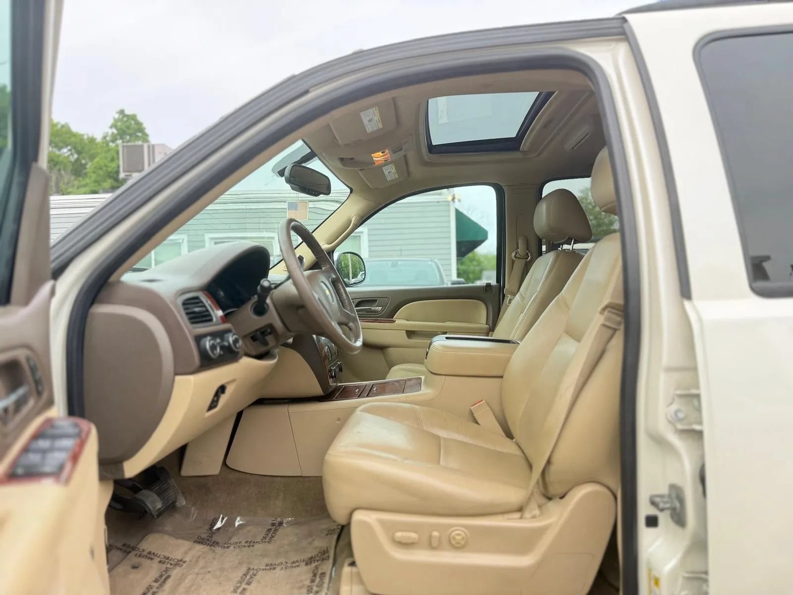 Used 2013 Chevrolet Tahoe LTZ AWD/4WD image 9