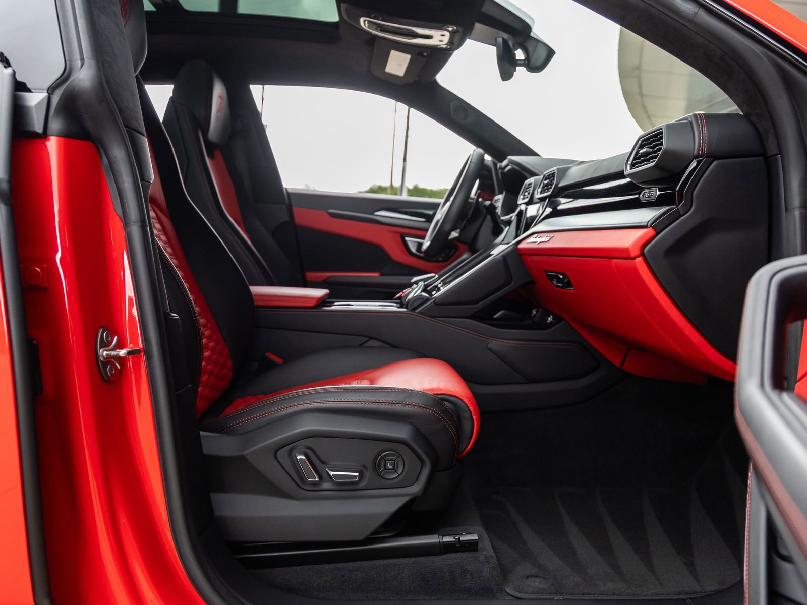 Used 2022 Lamborghini Urus image 46
