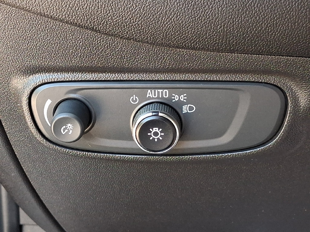 Used 2023 Chevrolet Equinox LS FWD image 24