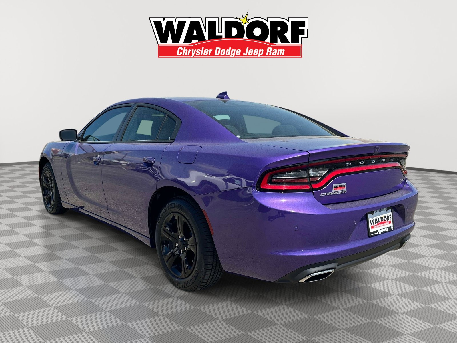 Used 2023 Dodge Charger SXT RWD image 4