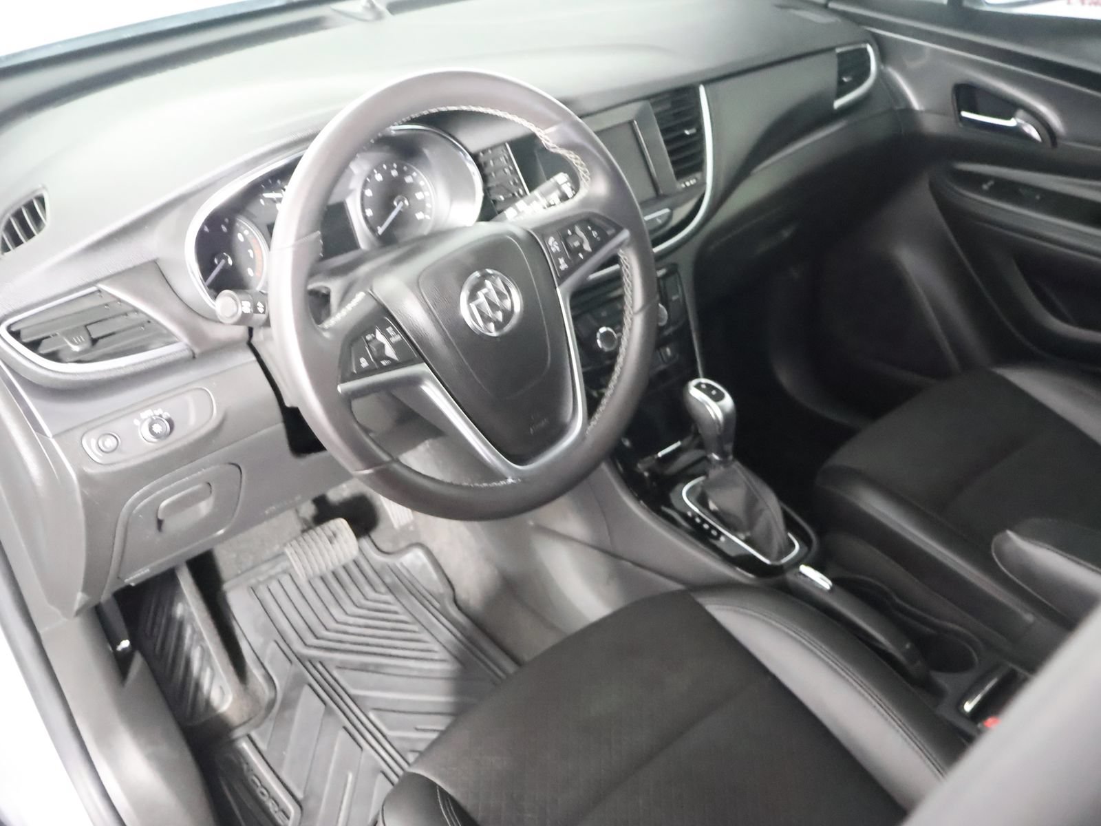 Used 2022 Buick Encore Preferred w/ Safety Package AWD/4WD image 23