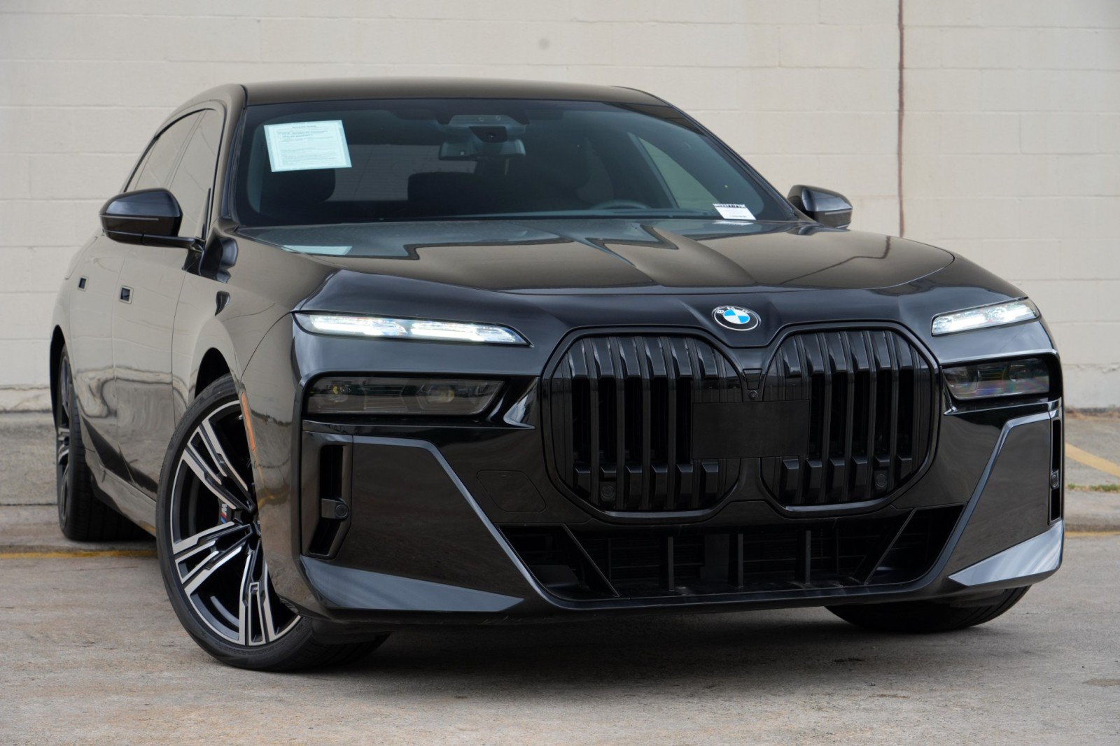 Used 2023 BMW 760i xDrive AWD/4WD image 4