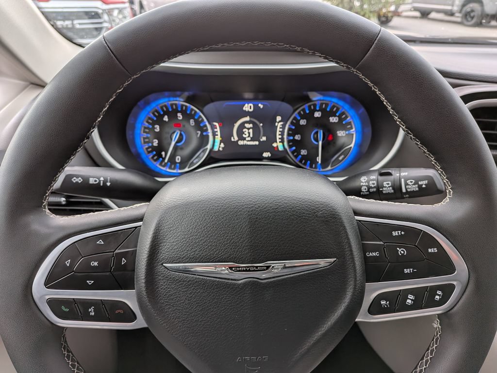 Used 2024 Chrysler Pacifica Touring-L FWD image 34