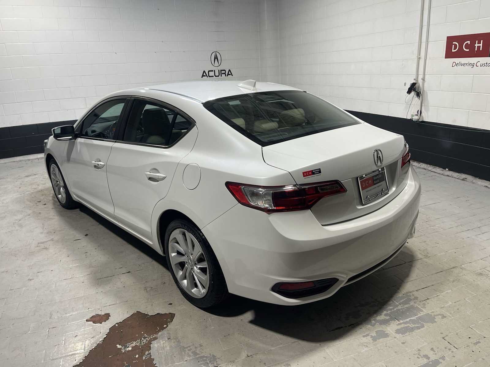 Used 2018 Acura ILX FWD image 4