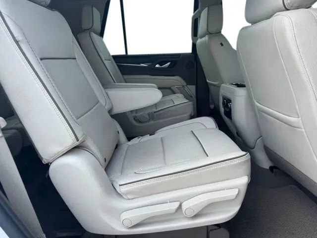 Used 2023 GMC Yukon Denali AWD/4WD image 17