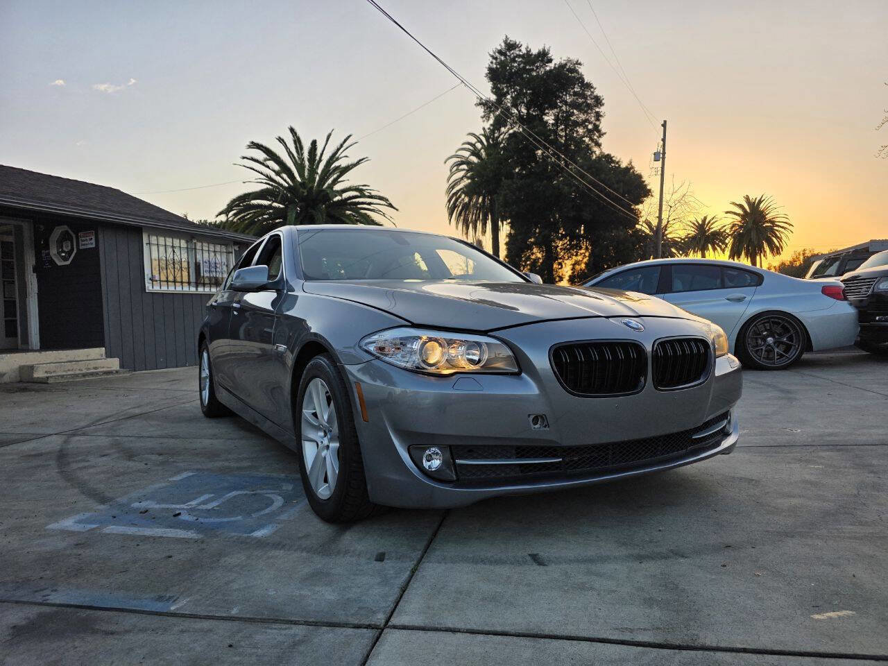 Used 2011 BMW 528i Sedan image 1