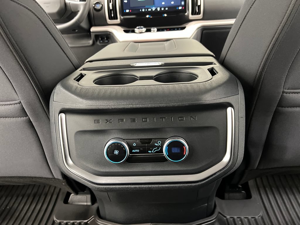 Used 2025 Ford Expedition Active RWD image 26