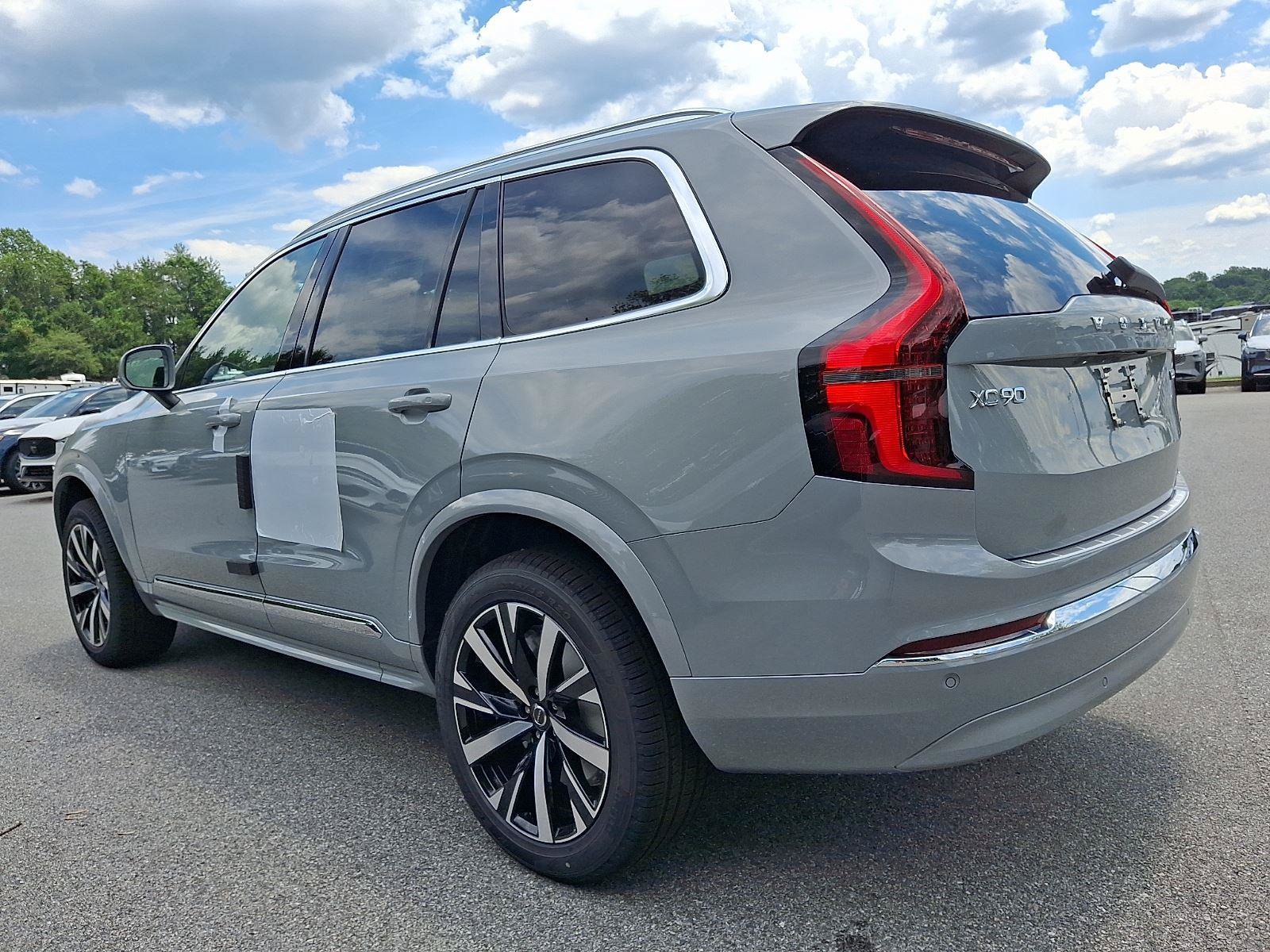 New 2026 Volvo XC90 B5 Core w/ Protection Package AWD/4WD image 3