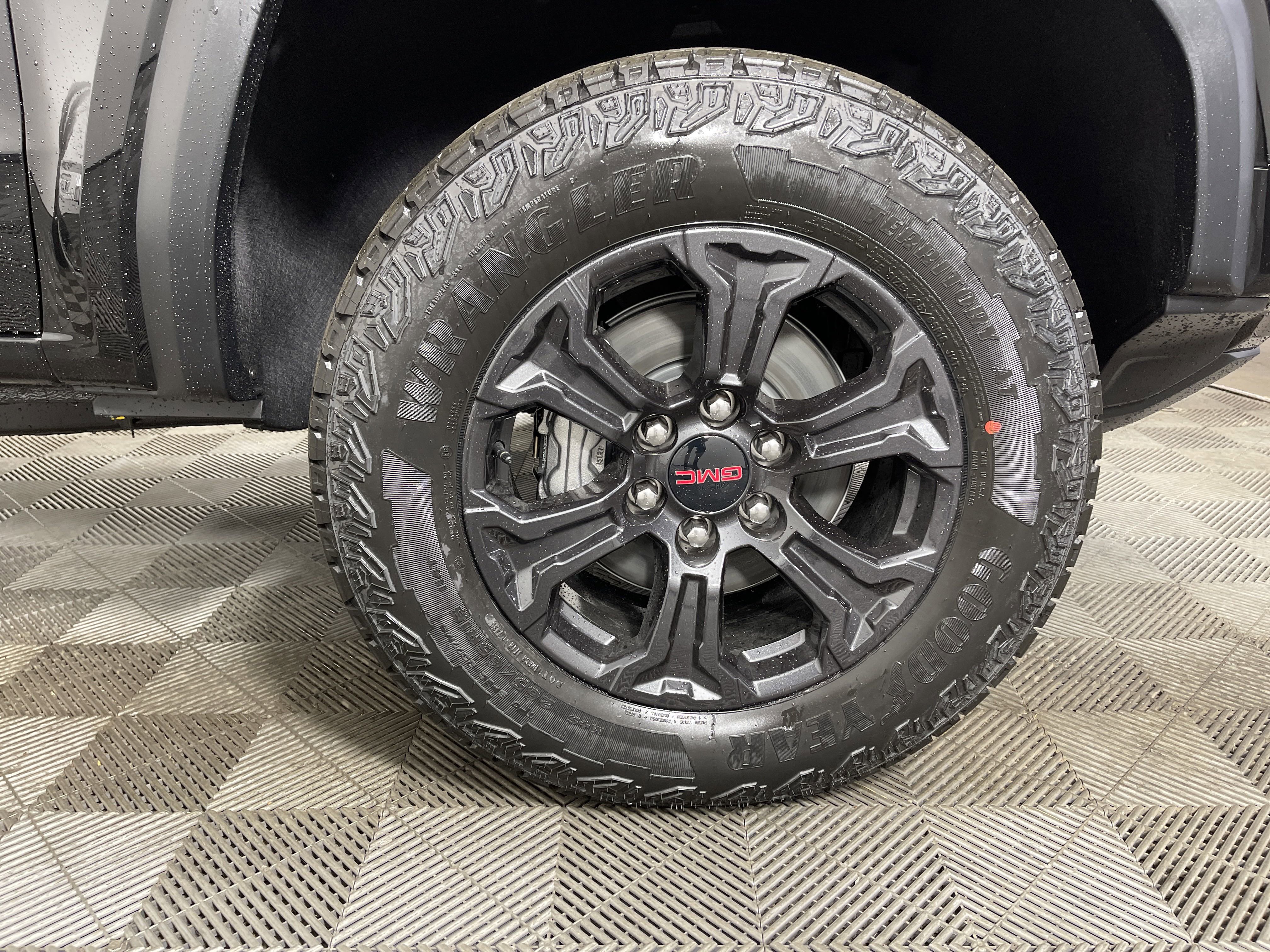 New 2025 GMC Canyon Elevation w/ Convenience Package image 10