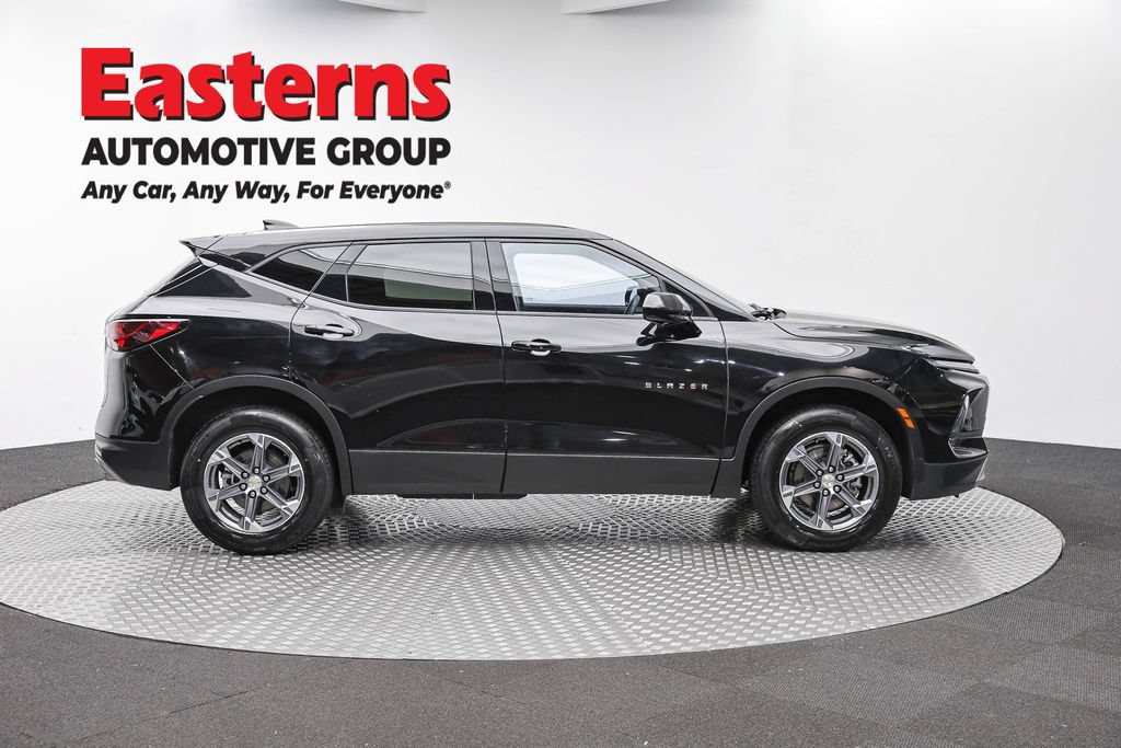 Used 2025 Chevrolet Blazer LT FWD image 6
