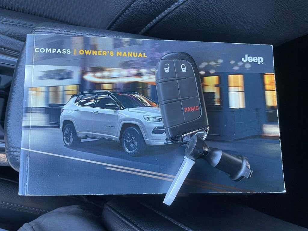 Used 2024 Jeep Compass Latitude image 42