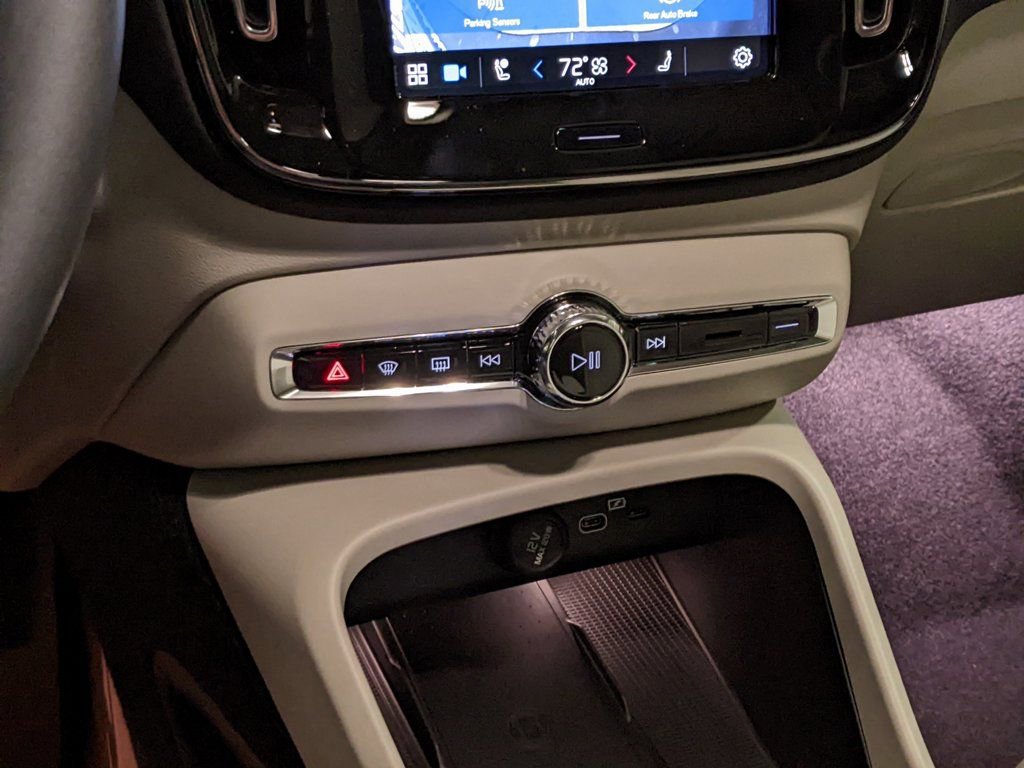 New 2025 Volvo XC40 B5 Plus w/ Protection Package Premier image 18