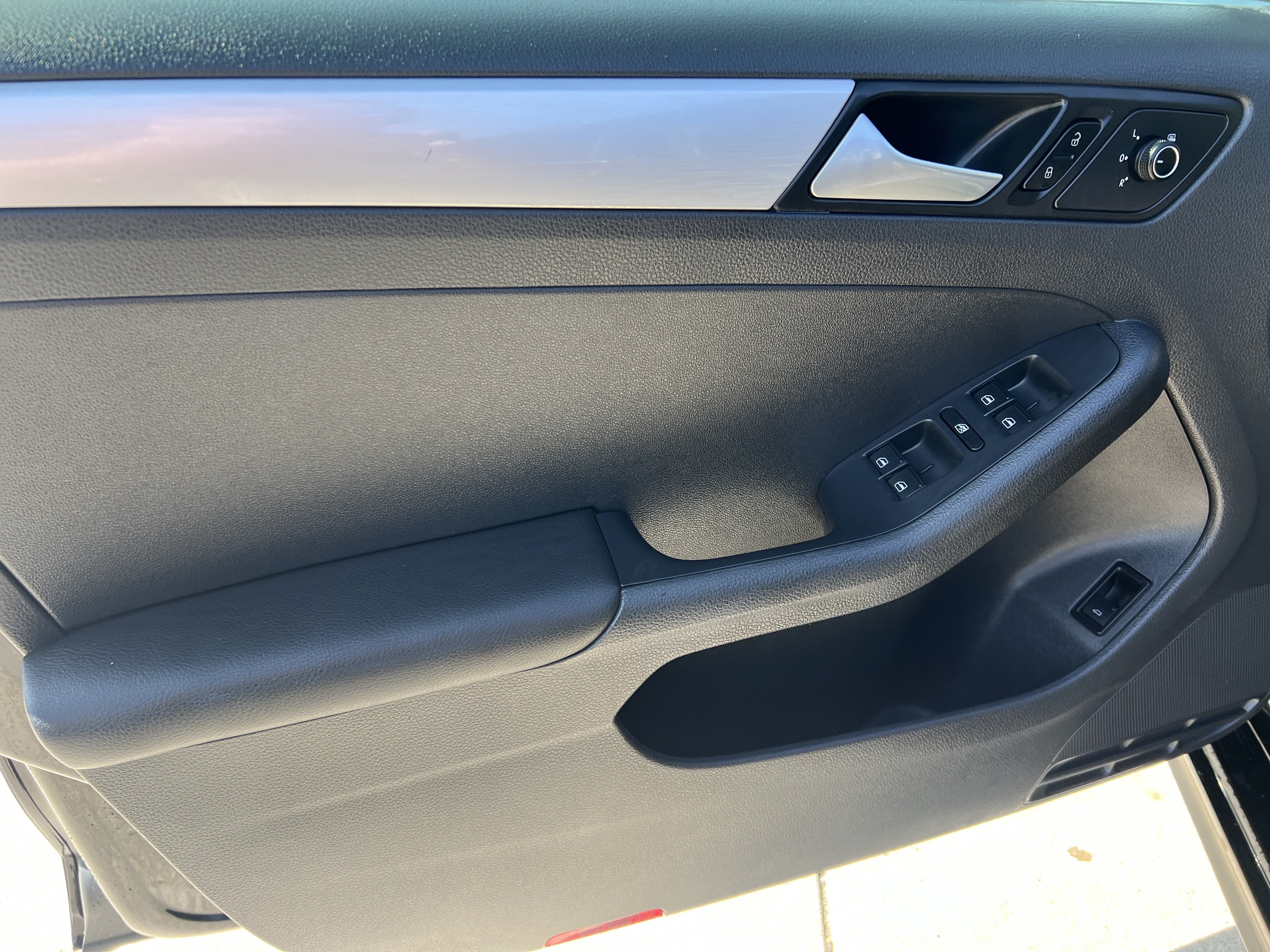 Used 2018 Volkswagen Jetta SEL FWD image 12