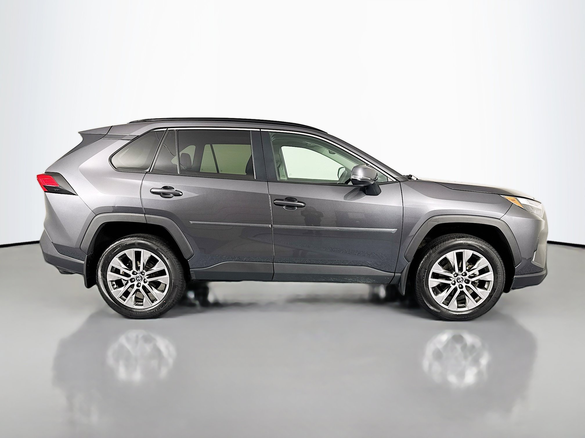 Used 2023 Toyota RAV4 XLE Premium AWD/4WD image 4