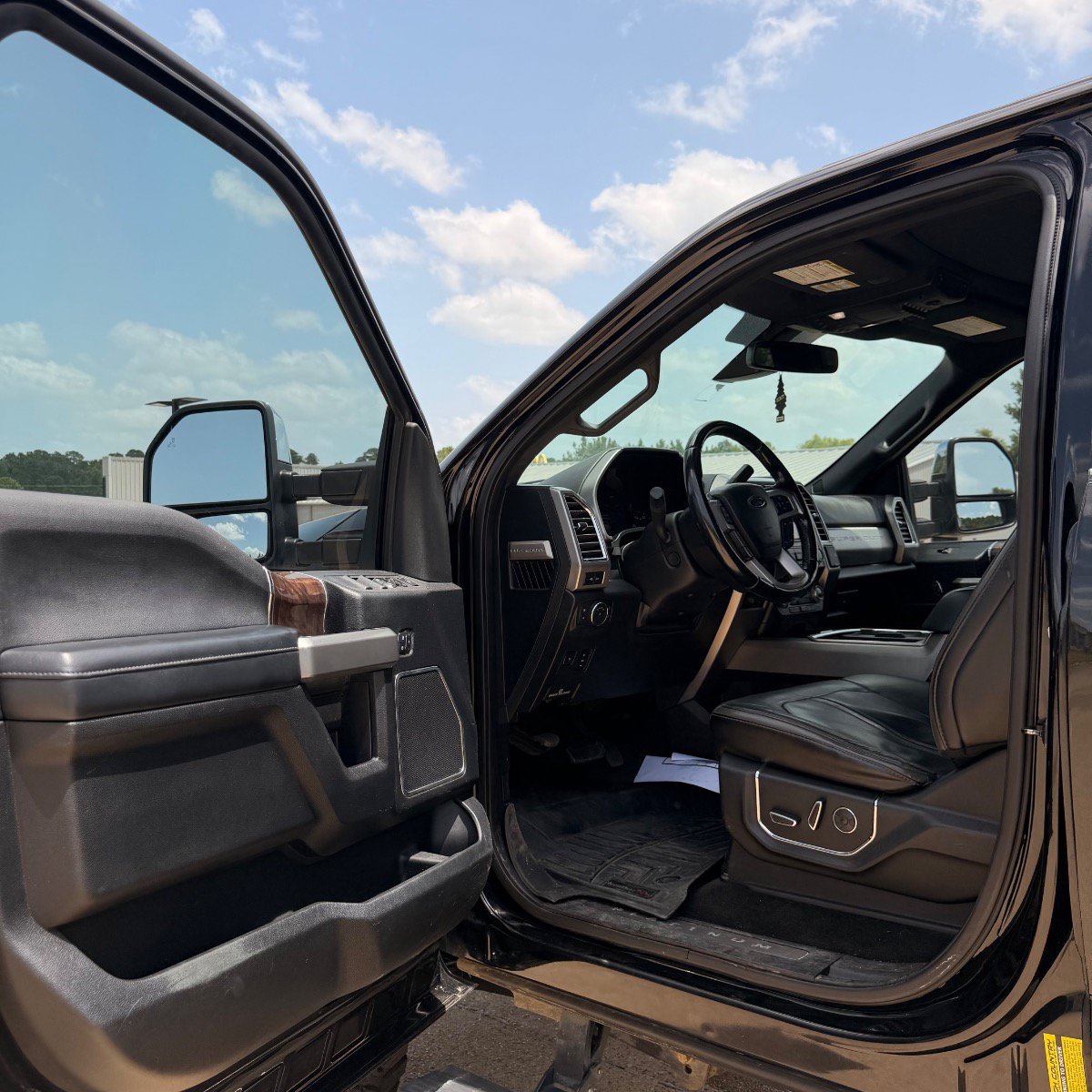 Used 2017 Ford F250 Platinum w/ FX4 Off-Road Package AWD/4WD image 9