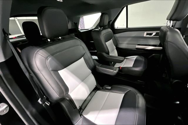 Used 2022 Ford Explorer XLT w/ XLT Sport Appearance Package image 26